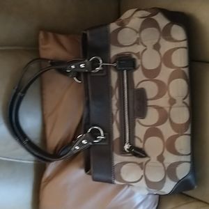 COACH 🐎 Gorgeous Monogram Shoulder Bag